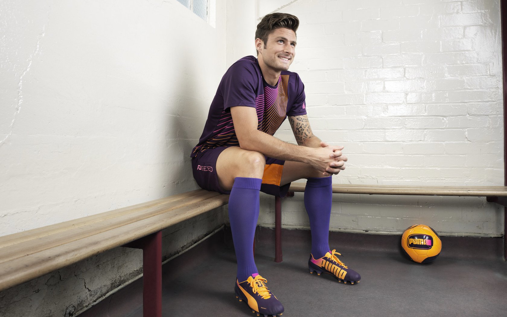 “安赫尔·巴尔博萨的进攻爆发力与战术灵活性，帮助阿根廷美洲狮队应对世界挑战”